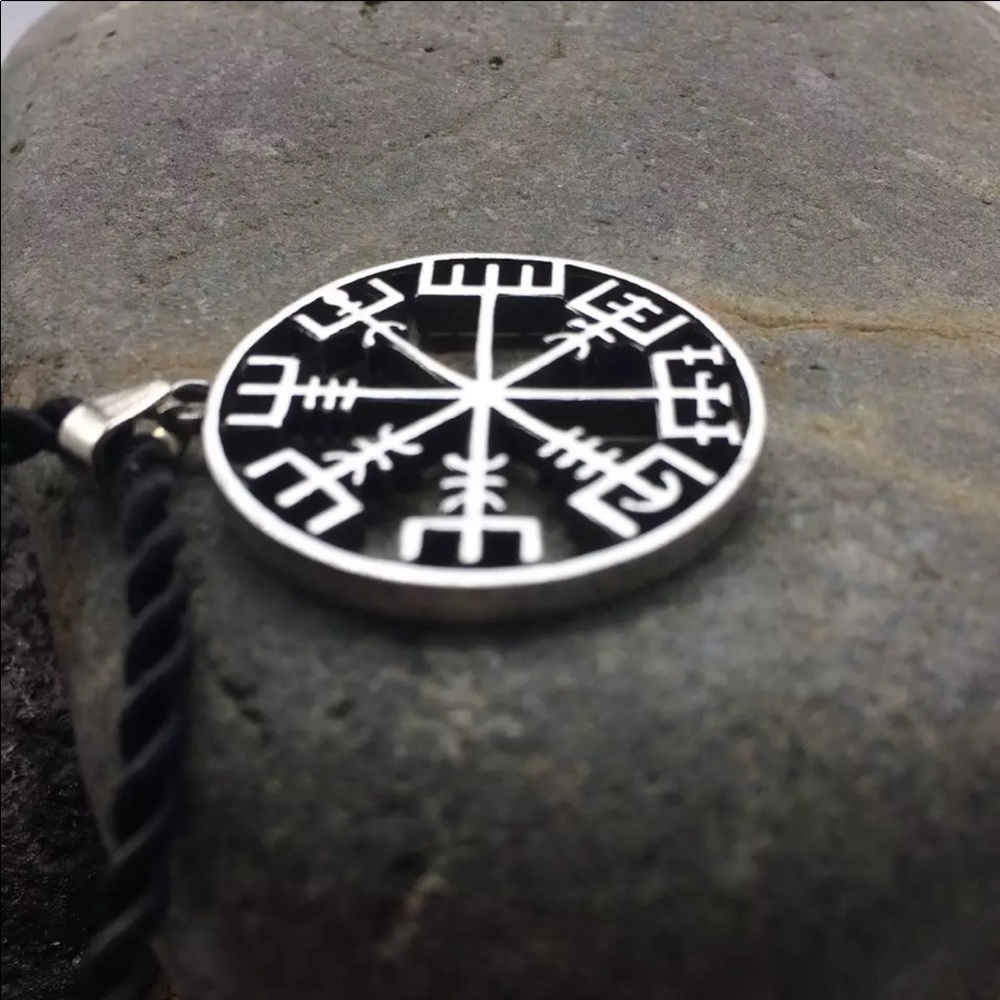 ❌SOLD❌ Viking Odin Rune Amulet Compass Necklace - Picture 5 of 13